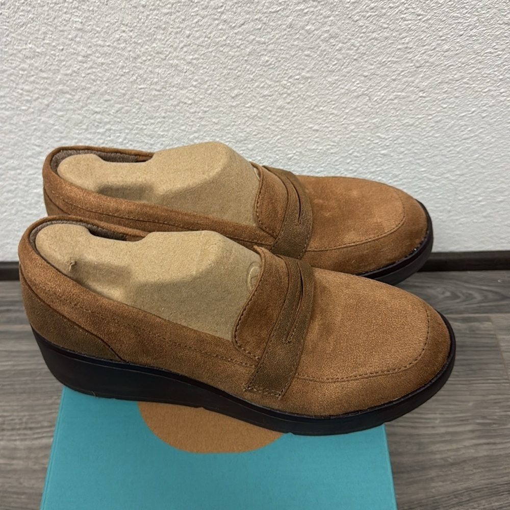 Bzees Fast Track Loafer (WIDE) - Picture 7 of 11
